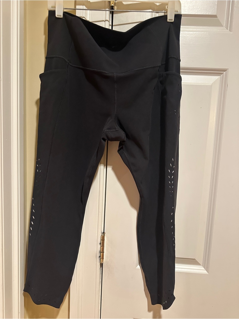 Athleta Salutation Stash Pocket II Laser Cut 7/8 Leggings XL Black